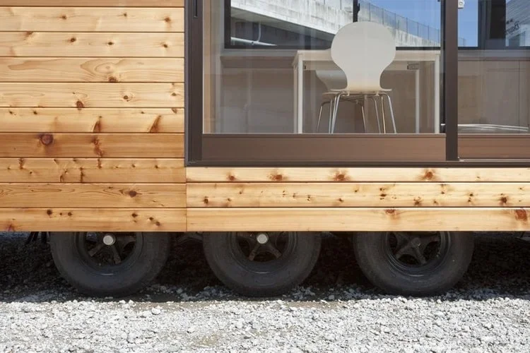 Casa prefabricada acabado madera con ruedas