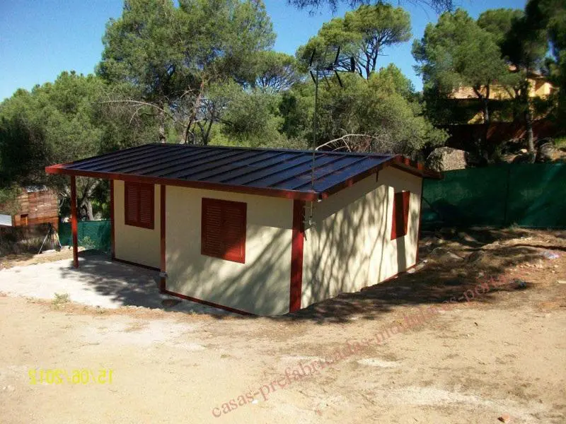 Casa prefabricada sobre losa de hormigón